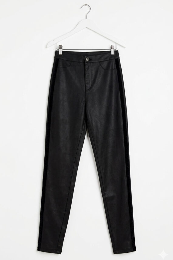 Engomado con galón negro